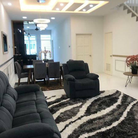 Nrl'S Cozy Guesthouse コタバル エクステリア 写真